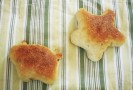 自家製パンでサイと☆を作ってみました。発酵途中で角がコブみたいになりましたが、小サイなんです。味はもちろんうまかったです。